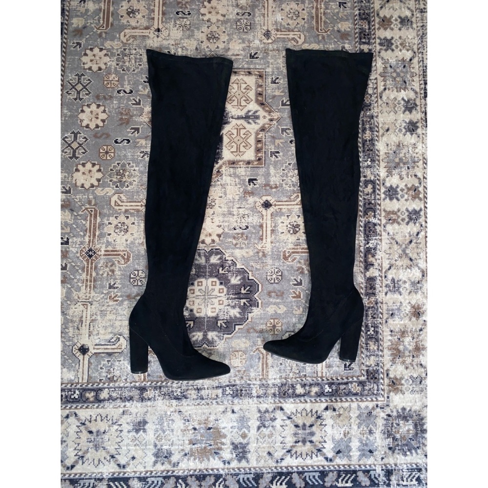 Black knee high boots 💕offers accepted💕